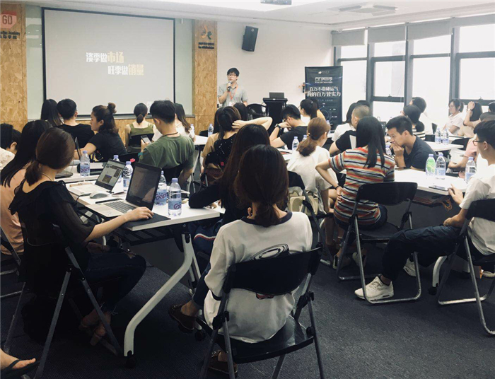 笨鸟社交百万美金季泉州启动会.jpg